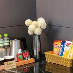 Khách sạn và Du lịch Aurora Central